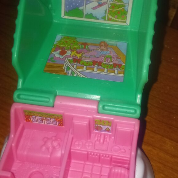 Vintage 1995 Bluebird Polly Pocket Christmas Winter Cabin - Picture 3 of 10